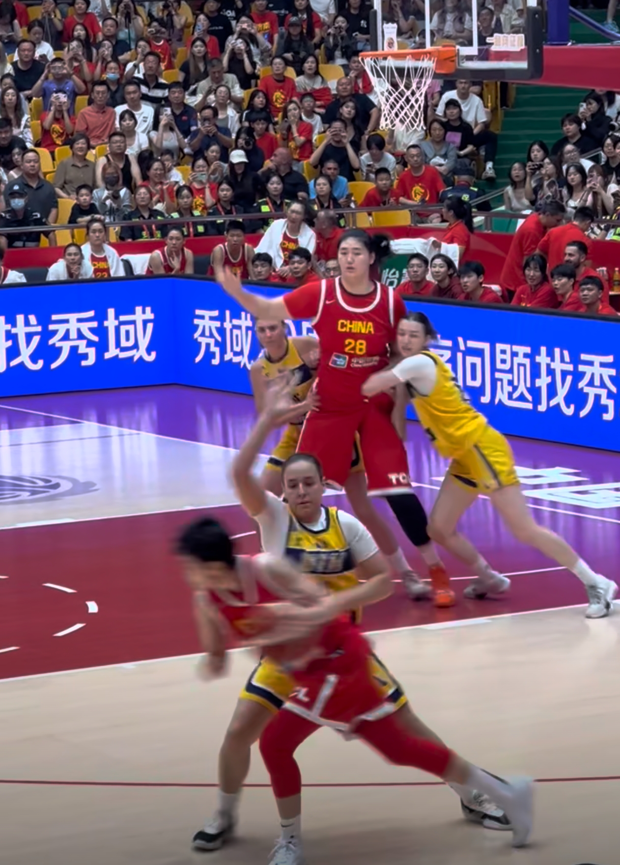 韩国队力求在篮球比赛中取得突破的成绩